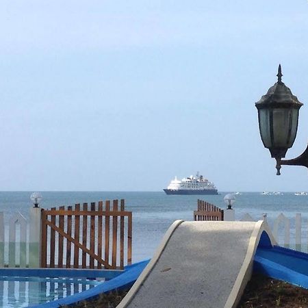 Agm Beachfront Resort Donsol Bagian luar foto